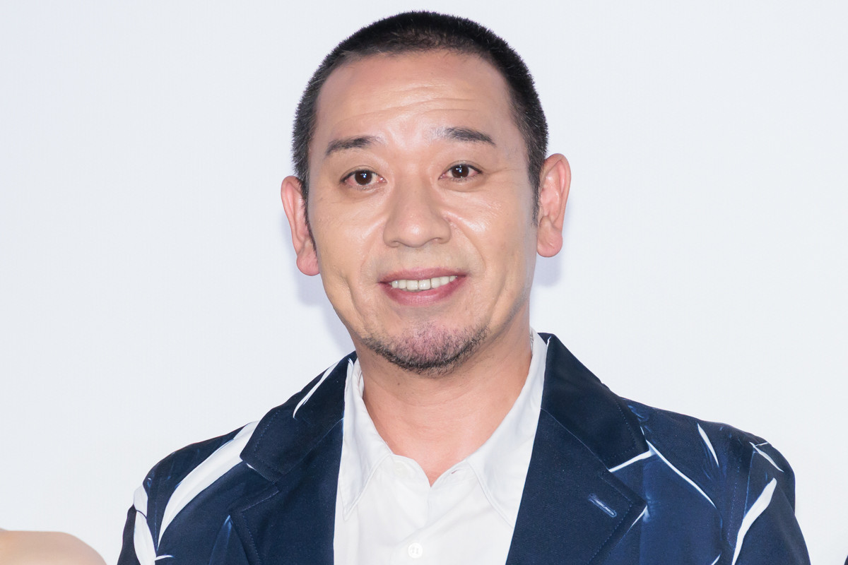 綾瀬はるか、肩出しブラックドレスで登場　千鳥・大悟は膝枕シーンを回顧「にやつかないのは相当すごいこと」