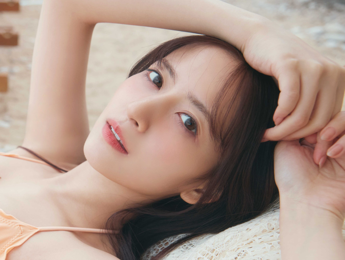 乃木坂46・金川紗耶、抜群スタイルのビキニ姿　1st写真集から水着カット解禁