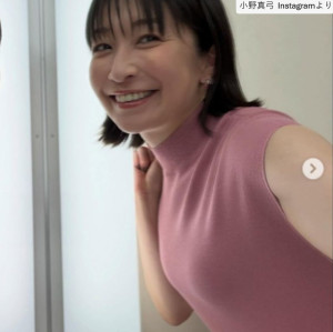 小野真弓、ソロショット　※「小野真弓」Instagram