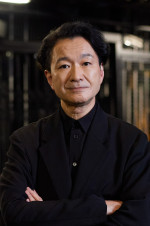 舞台『キュー』で演出を務める白井晃