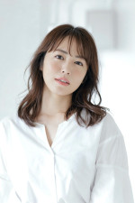 ドラマ『税金で買った本』に出演する磯山さやか