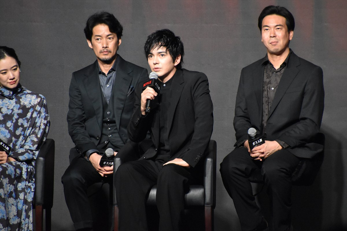 『ガス人間』小栗旬ら豪華キャスト集結！　広瀬すず＆林遣都の“兄妹距離感”にほっこり