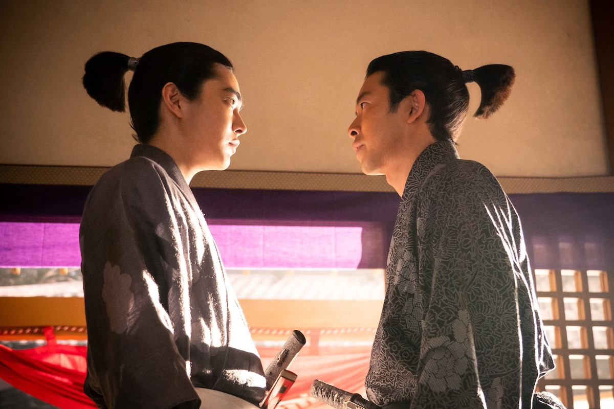 『豊臣兄弟！』“信長”小栗旬、“村重”トータス松本に“刀饅頭”　ネット恐怖「ホラーすぎる」「饅頭ハラスメント」