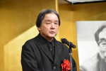 「第五十一回 菊田一夫演劇賞」授賞式に登壇した栗山民也