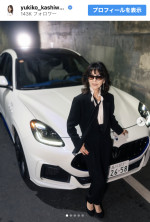 柏木由紀子、クールなモノトーンコーデを披露　※「柏木由紀子」Instagram