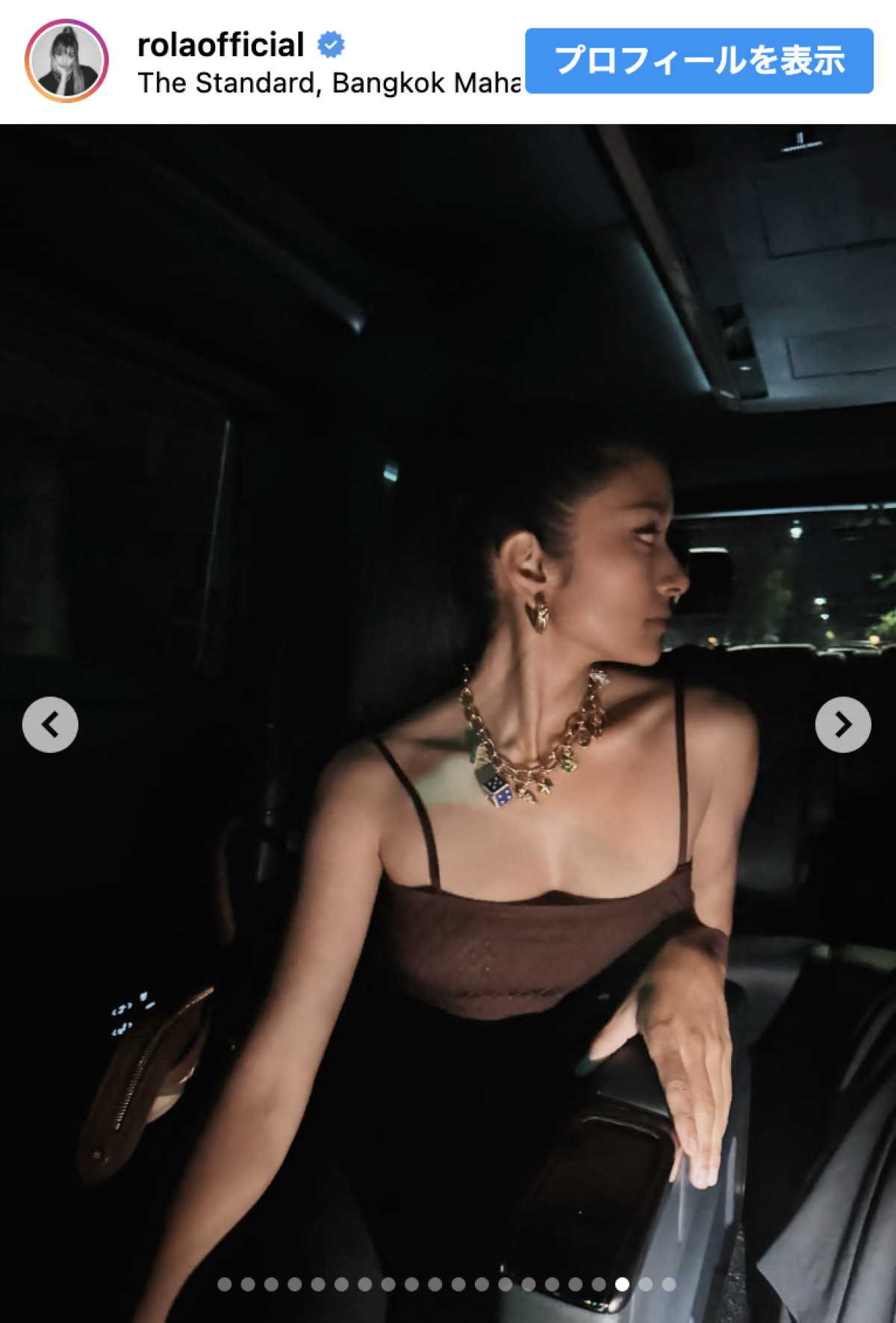 ローラ、バンコク高級ホテルのプールサイドでのビキニ姿公開