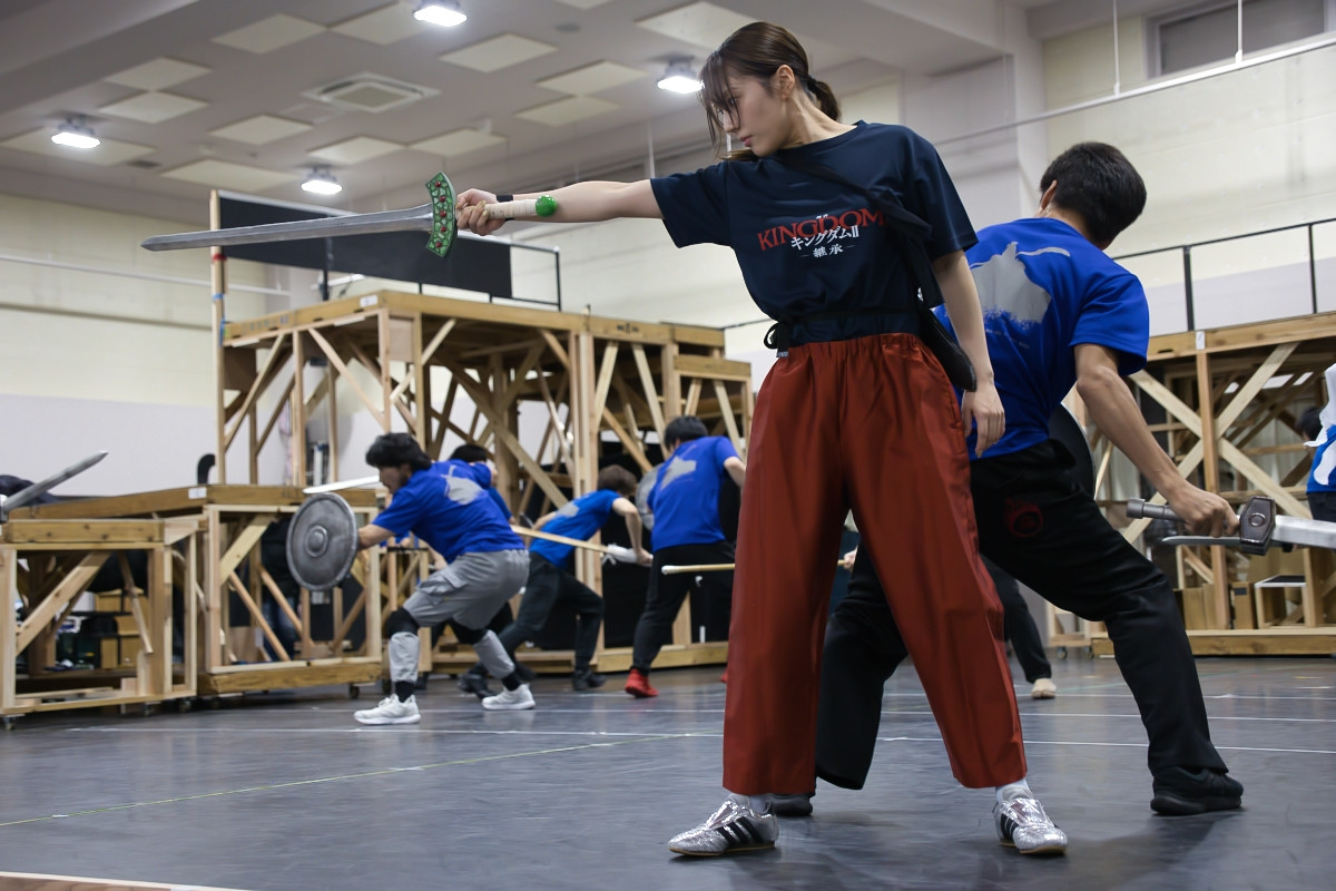 三浦宏規＆高野洸、舞台『キングダム』続編に意気込み　“王騎”山口祐一郎のさすがの包容力をカンパニー絶賛！
