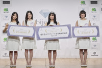 「bijoux 新人発掘オーディション 2026 supported by KeyHolder Group／サイバーエージェントグループ」受賞者　左から橋本珠里（審査員特別賞）、矢澤薫奈（審査員特別賞）、手島柚葉（グランプリ）、猪狩小晴（藤井道人賞）