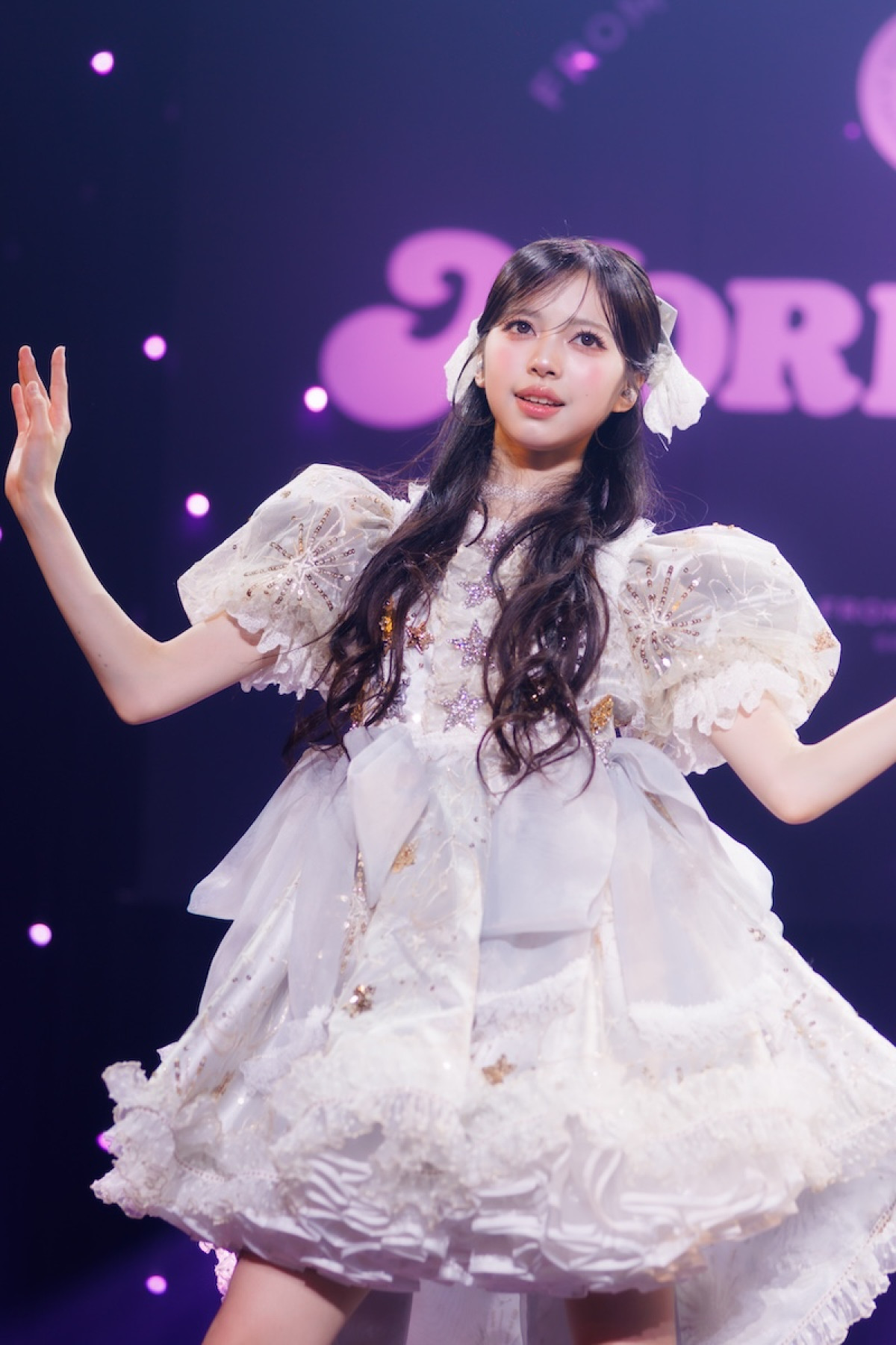 MORE STAR初ワンマンで“WITH KAWAII”全開！　新曲3曲披露で会場を熱狂の渦に