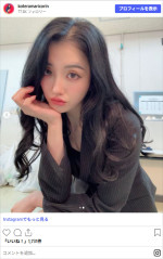 小寺真理、訳ありそうな美人秘書ショットがかわいい！　※「小寺真理」Instagram