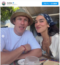 ハネムーンフォトをシェア　※「デュア・リパ」Instagram