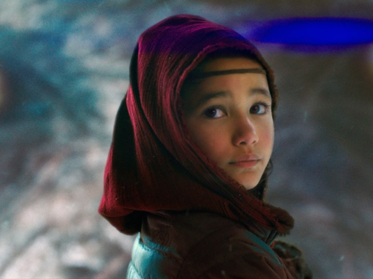 18歳で亡くなった『ゴジラvsコング』出演子役の死因が明らかに（映画『ゴジラvsコング』より）