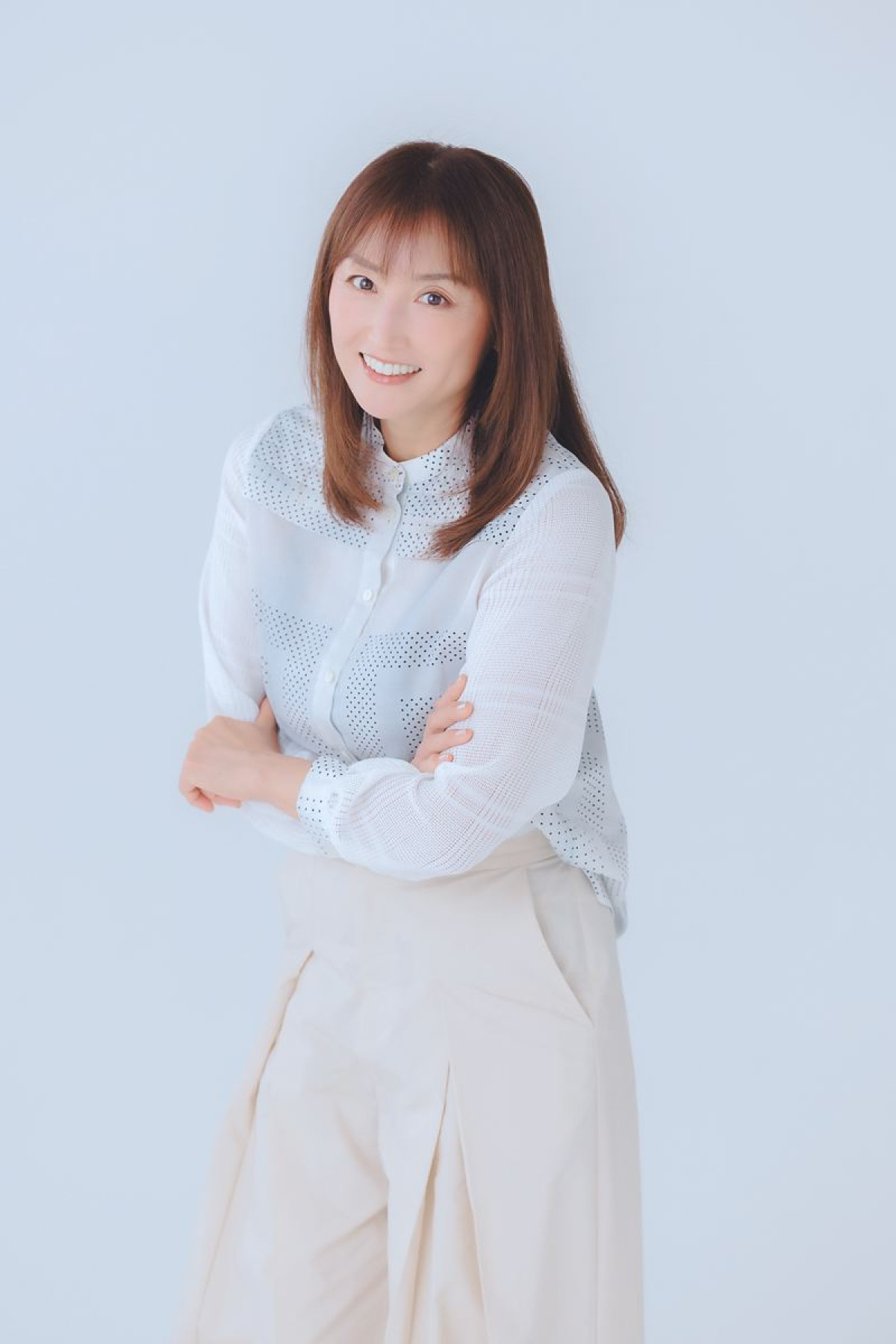 井上晴美51歳、“可愛いアイドル”に憧れも“グラビア路線”に――芸能生活35年を赤裸々に語る　27年ぶりに写真集発売