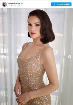 セレーナ・ゴメス、テイラー・スウィフトの結婚式で着用したゴールドのドレス　※「エリン・ウォルシュ」Instagram