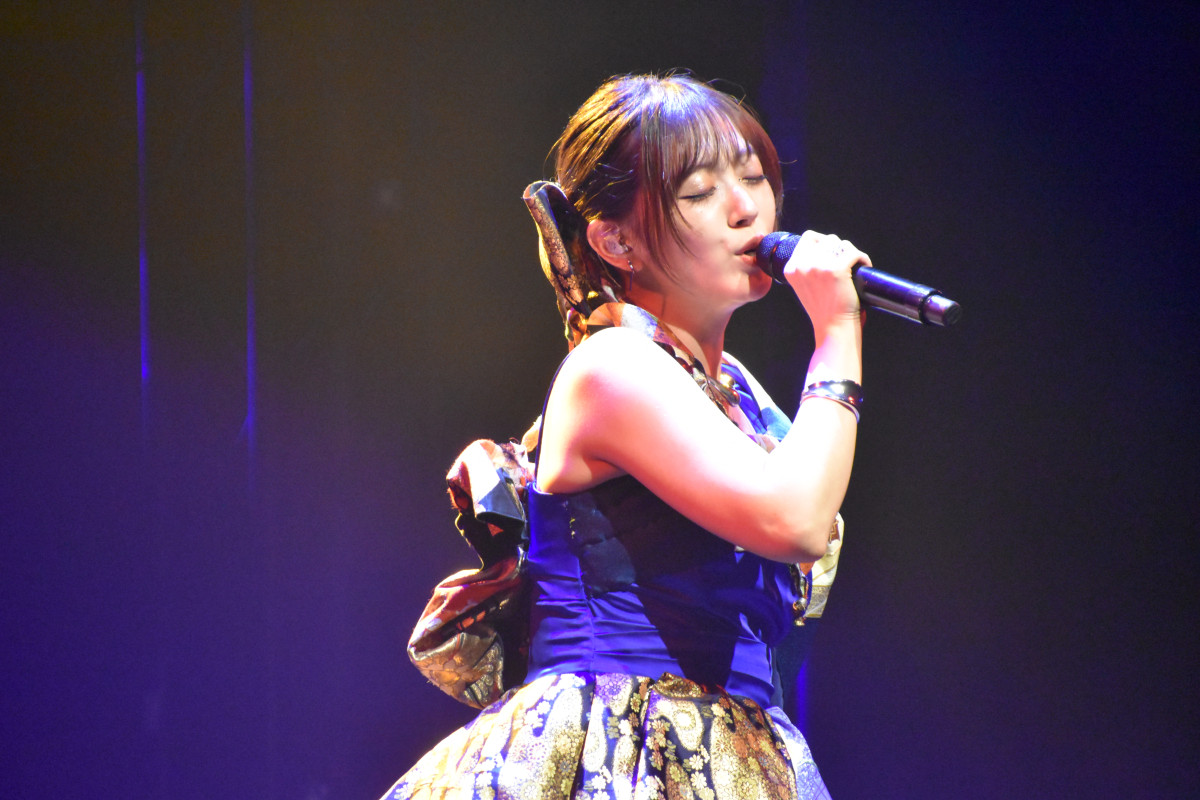 鈴木愛理「まさか自分が歌う日が来るとは」　歴史ある『BLUE MAN GROUP』楽曲「I FEEL LOVE」を熱唱