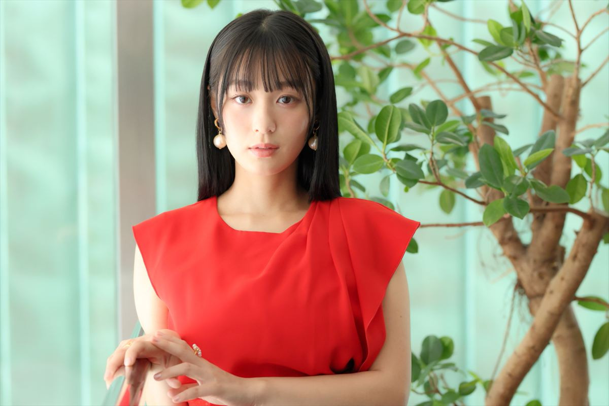 “グラビア界のニュースター”高野真央22歳、抜群プロポーションに大反響！　目標だった1st写真では「出し惜しみなし」