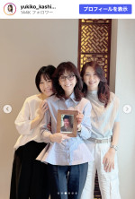 柏木由紀子、家族でのお墓参りを報告　※「柏木由紀子」Instagram