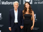 マイケル・ダグラス＆娘キャリス、テラ・ドノール賞のパーティーに手をつないで登場