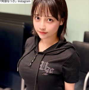 はのんまゆ、ソロショット　※「はのんまゆ」Instagram
