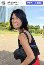 秋元優里、キャミソール＆日焼けした素肌あらわ　※「秋元優里」Instagram