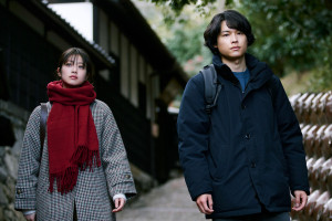 松村北斗×今田美桜『白鳥とコウモリ』 被害者の娘と容疑者の息子が禁断の出会い　本編映像＆場面写真解禁