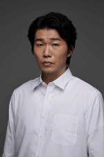 連続テレビ小説『巡るスワン』に出演する高橋努