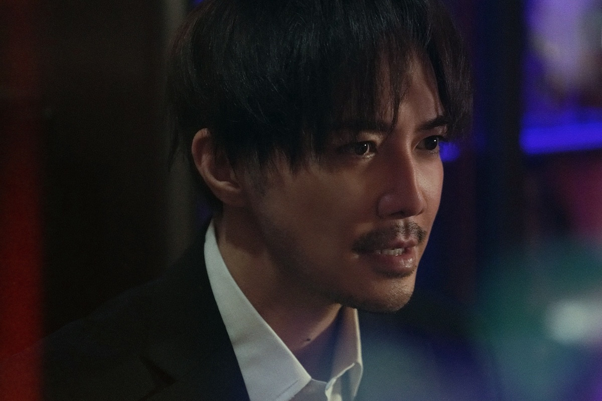 成宮寛貴VS青木マッチョ、車内で壮絶バトル！ 『藁にもすがる獣たち』迫力の本編映像解禁