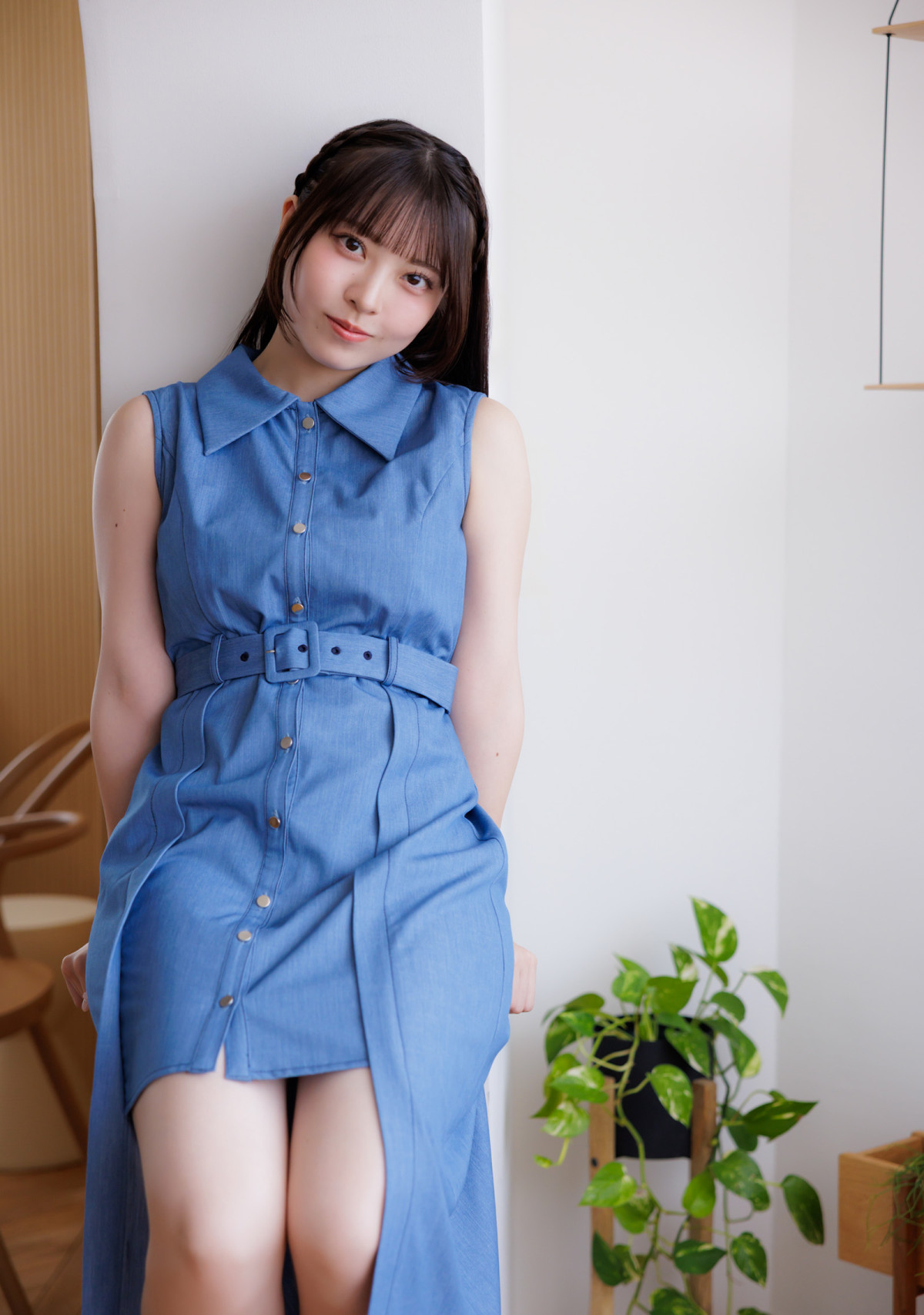 かわいすぎて大抜てき！　アイドル美女がOL風に清楚系、水着も初披露するグラビア！