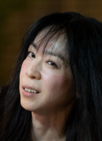 ドラマ『ライフトレード』に出演する遊井亮子