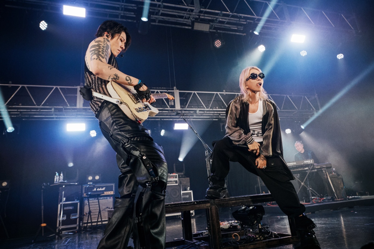 MIYAVI、45歳誕生日にスペシャルライブ開催　HYDEがサプライズ登場！