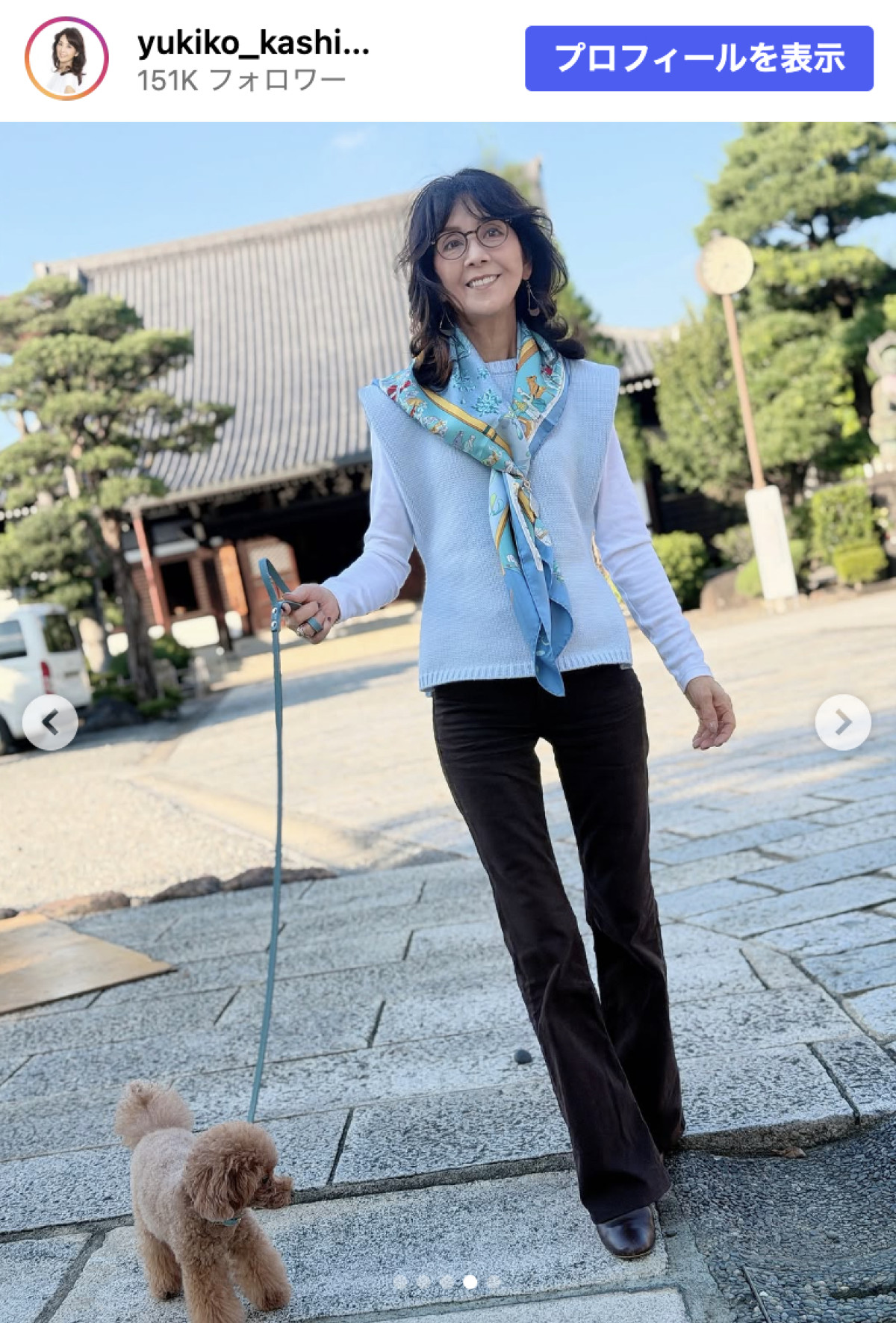 柏木由紀子78歳、爽やかブルーのニットコーデに反響「ベストの形がオシャレ」「空の色とマッチして素敵」