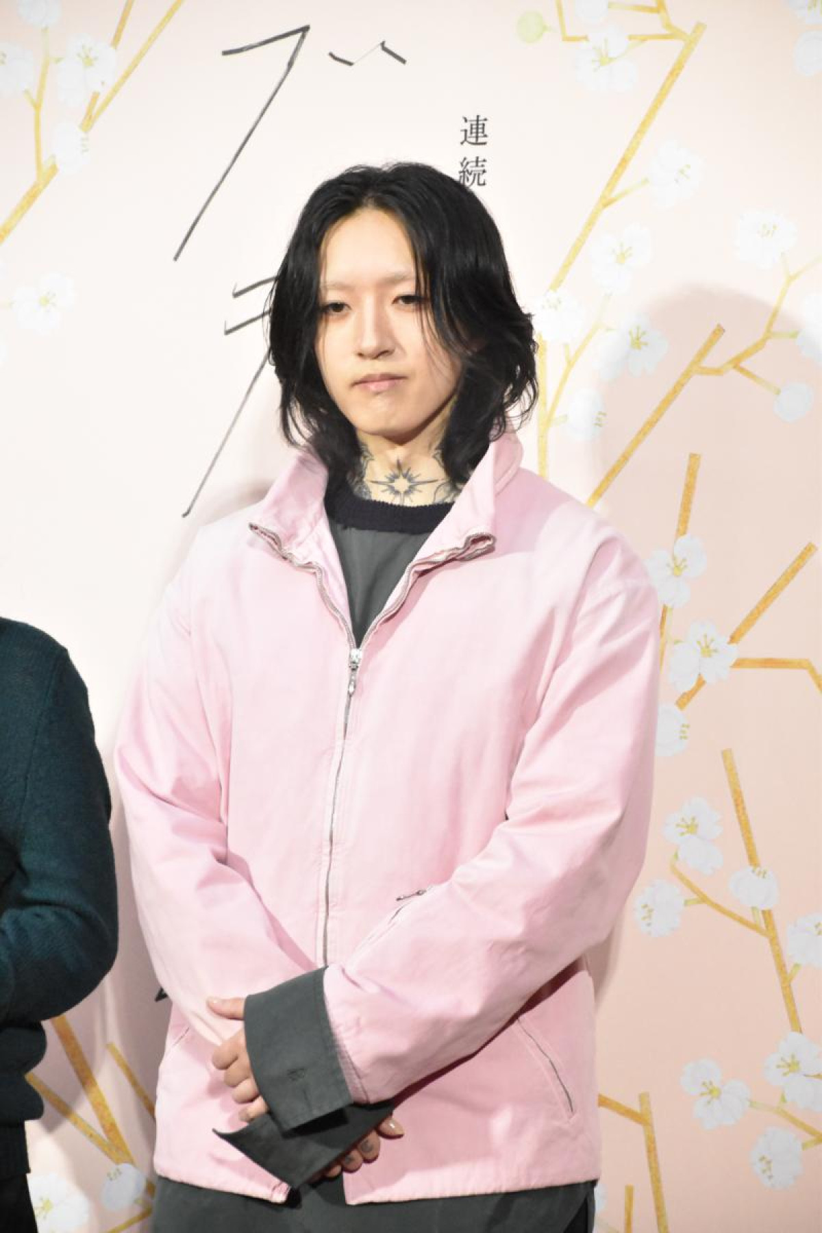 YOASOBI、年末は2人でジャンプ？　朝ドラ主題歌担当で『紅白』質問に「私たちにもわからない」