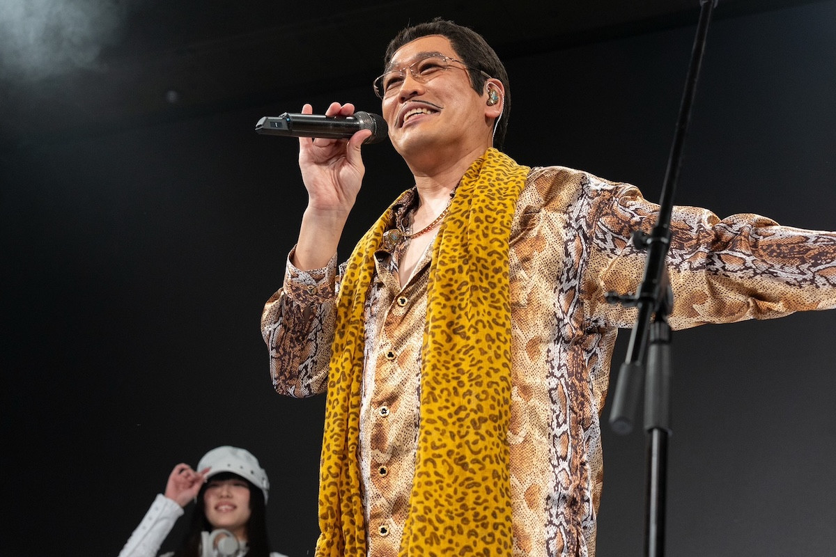 ピコ太郎「PPAP」10周年ライブに小林幸子＆木梨憲武ら豪華ゲスト集結！　アルバムリリースも発表