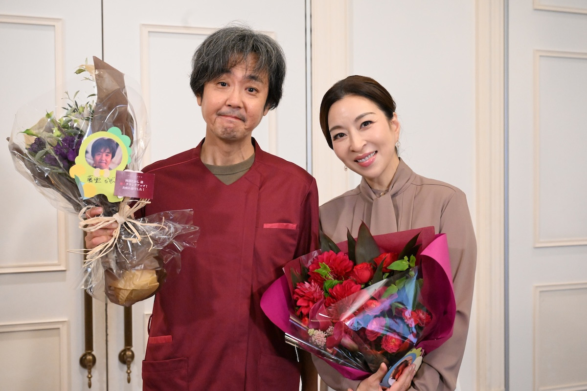 比嘉愛未『ファーストクライ』クランクアップで涙「終わりたくないー！」　松島聡らと4ヵ月駆け抜ける