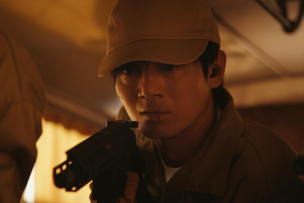西山潤、堺雅人の“乃木力”に圧倒「お芝居がまったくブレない」『VIVANT』インタビュー