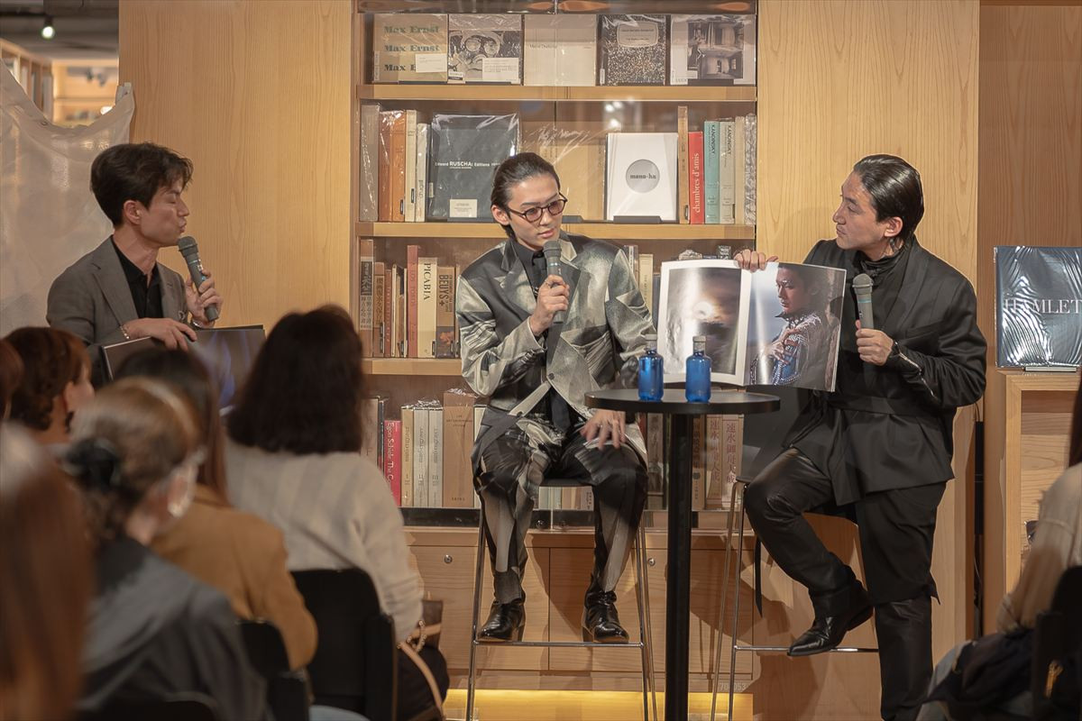 市川染五郎「表現者としてすごく刺激的でした」写真集『HAMLET』を中里唯馬と語る