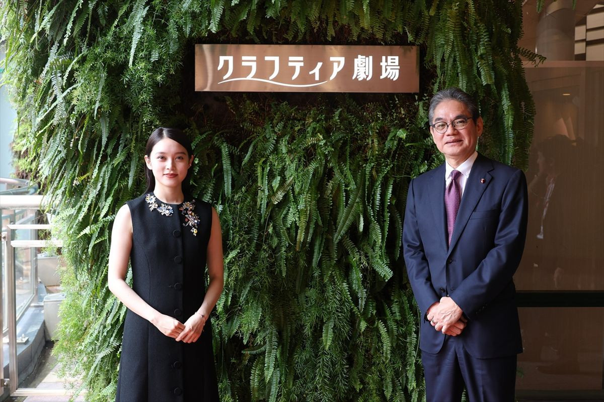 「クラフティア劇場」オープニング記者発表会に登壇した（左から）高石あかり、石橋和幸