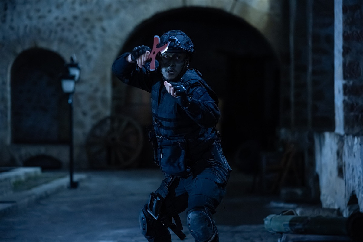 『VIVANT』デカ手裏剣＆両手マシンガン乱射！ “奪還作戦MVP”ゲルンに称賛続々「無双しすぎて惚れた」「もはやランボー」