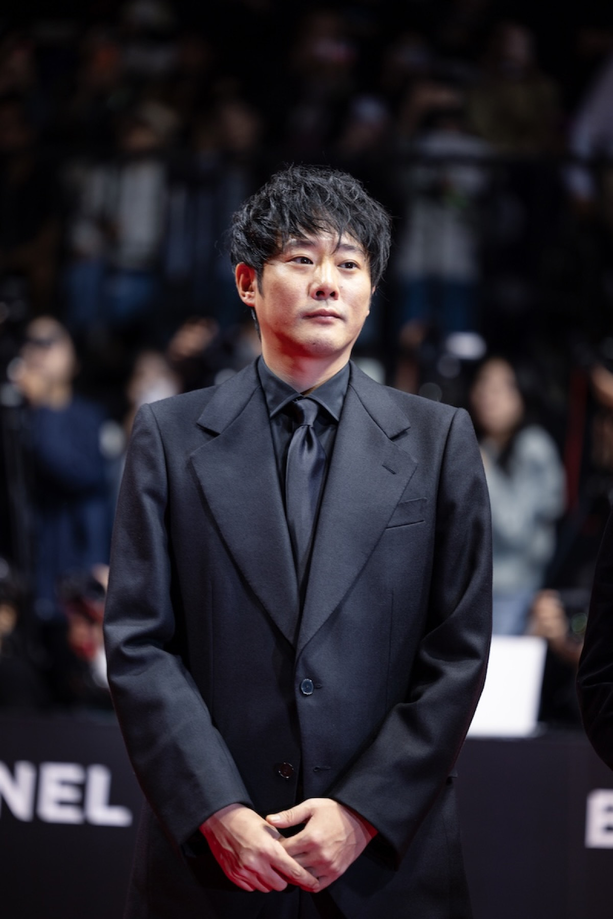 横浜流星、初の釜山国際映画祭レッドカーペットに感慨　藤井道人監督と華やかに登場し大歓声