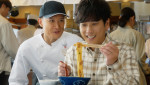 丸亀製麺 新テレビCM「もう戻れない。肉辛まぜうどん」松岡昌宏・二宮和也共演篇より