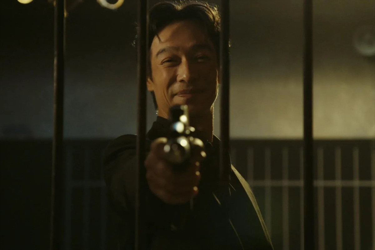 『VIVANT』“ノコル”二宮和也「お前誰だ？」“F”堺雅人との“にらみ合い”に騒然「顔が近すぎる…」「キスしそう」