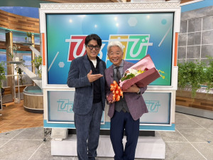 『ひるおび』放送4500回のお祝いをする高橋克典、MC・恵俊彰