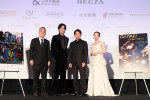 （左から）瀬々敬久監督、松坂桃李、岡田准一、清野菜名