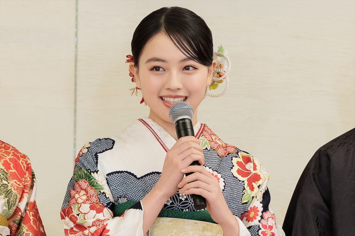 生見愛瑠「『見ない日ないね』と言われる人になりたい」　高石あかり、上坂樹里らエイベックス所属タレントと晴れ着お披露目