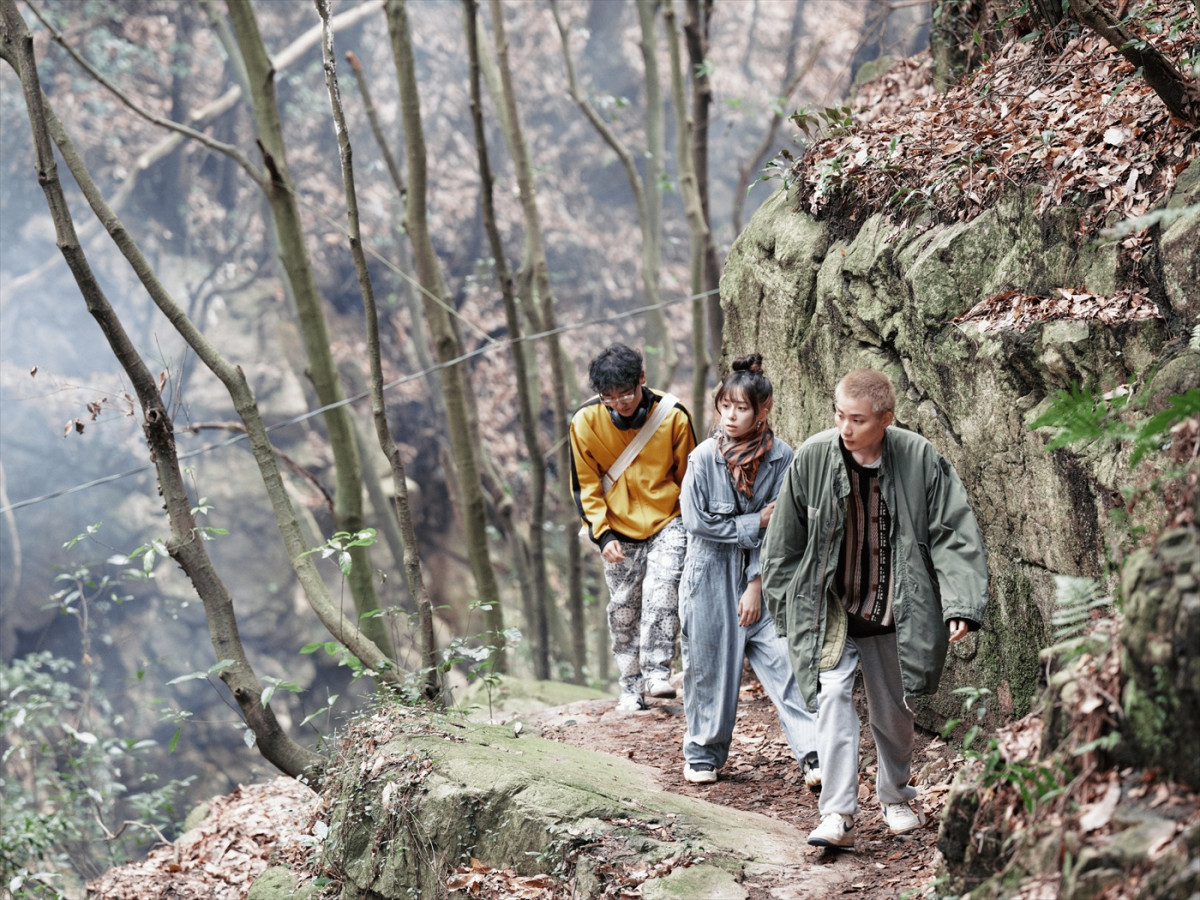 ジェジュン主演『神社　悪魔のささやき』、事件の不穏な気配を捉えた場面写真解禁　ムビチケ特典第2弾も明らかに！