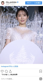 Aラインのホワイトドレス　※「吉岡里帆」インスタグラム