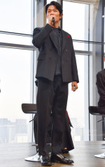 日曜劇場『リブート』制作発表会に出席した鈴木亮平