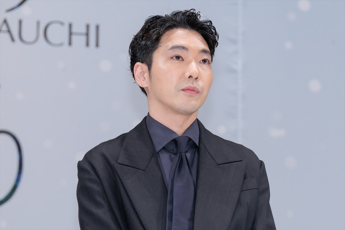 なにわ男子・長尾謙杜、母親を演じた沢口靖子をエスコート！　沢口「ほっぺが白くてプクプクッとしたところが似てる」