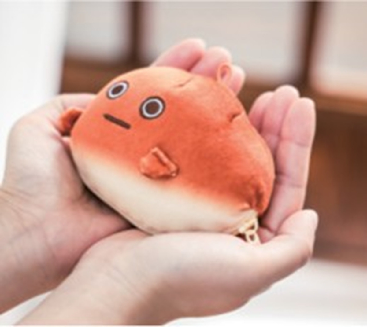 “ネオバタくん”のポーチ付きブックが登場! パッケージ風デザインのジップバッグも付属