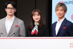 三菱UFJフィナンシャル・グループ「新TVCM発表会」に登壇した（左から）水上恒司、石原さとみ、木村拓哉